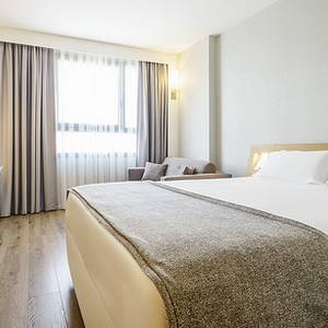 Quarto individual corporate Hotel ILUNION Valencia 4